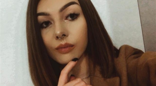 sweetAllison (22) aus 20xxx 📍 - Geile Omas, reife Frauen & Grannys